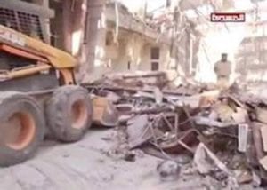 الحوثييون يجرفون آثار قصف صالة العزاء بصنعاء