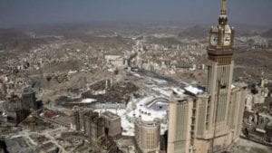 صاروخ الحوثيين على مكة يغضب رجال الدين والسياسة