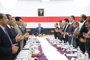 الحراك يطالب بالانفصال والشرعية تعتزم تدشين إقليم حضرموت