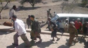 عملية تبادل للأسري بين القوات الحكومية وجماعة الحوثي فى محافظة البيضاء