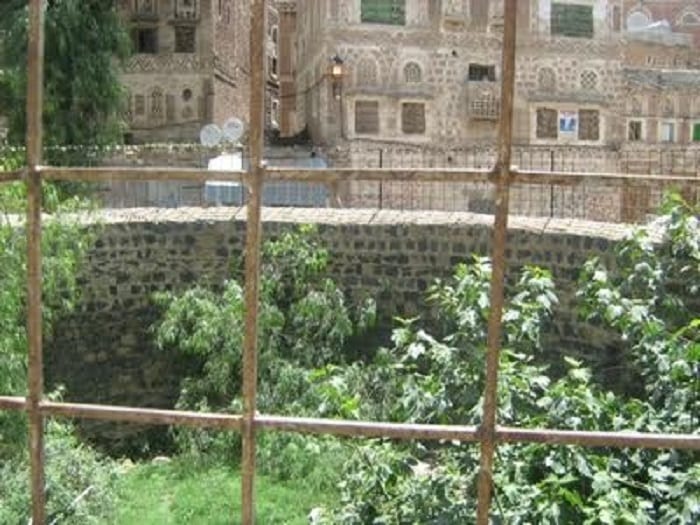 كعبة ابرهة الاشرم "كنيسة القليس" في صنعاء مكان للنفايات
