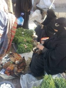" المشاقر" و نساء في صنعاء يقاومن الفاقة والعوز