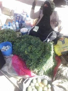 " المشاقر" و نساء في صنعاء يقاومن الفاقة والعوز