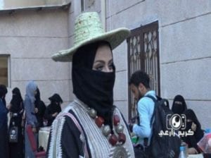 فتيات فى صنعاء يقدمن عرض للأزياء الشعبية اليمنية "صور"