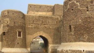 زبيد أقدم عاصمة لليمن تتحول الى تمركزات عسكرية والمخاوف تتزايد على آثارها التاريخية "تقرير خاص"