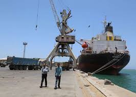 جماعة الحوثي تفرج عن سفينة بنمية من ميناء الحديدة