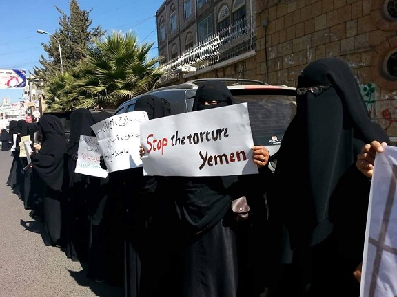 نساء اب يطالبن الحوثيين بإطلاق المعتقلين والمختطفين -المشاهد