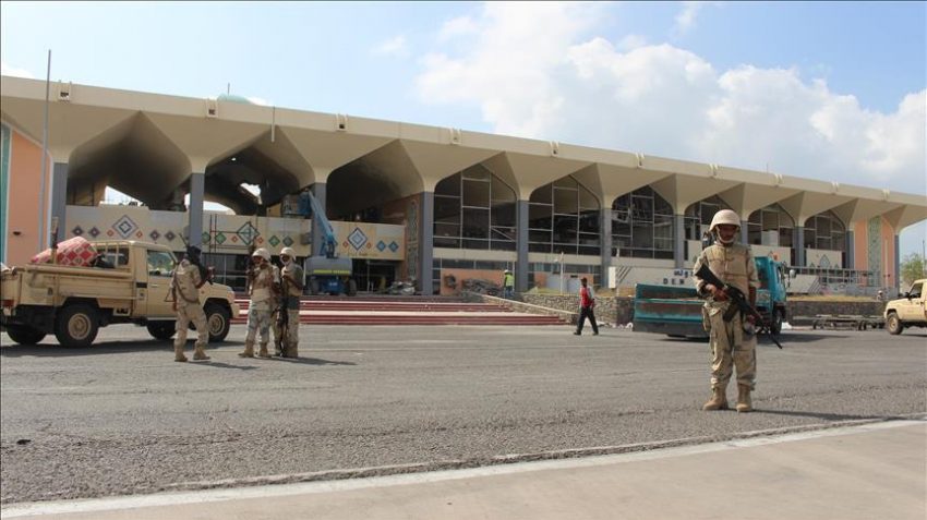 إشتباكات في محيط مطار عدن واليمنية تعلق رحلاتها