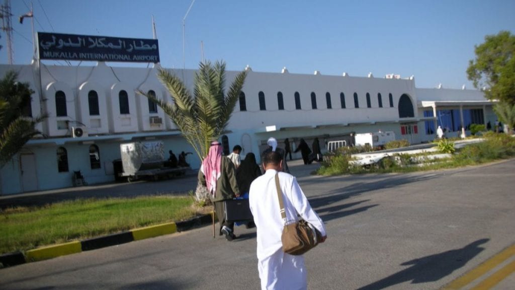 مطالبات شعبية لإعادة افتتاح مطار الريان
