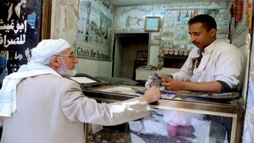 محلات الصرافة في صنعاء تمتنع عن بيع الدولار
