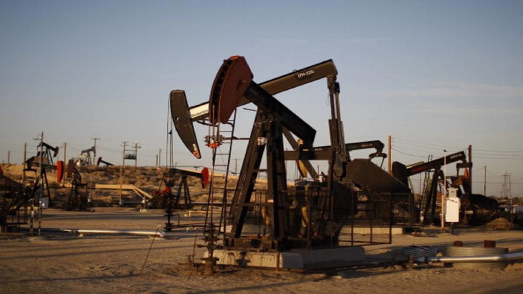وزير النفط : نأمل زيادة إنتاج النفط الخام إلى 110 آلاف برميل يومياً في 2019