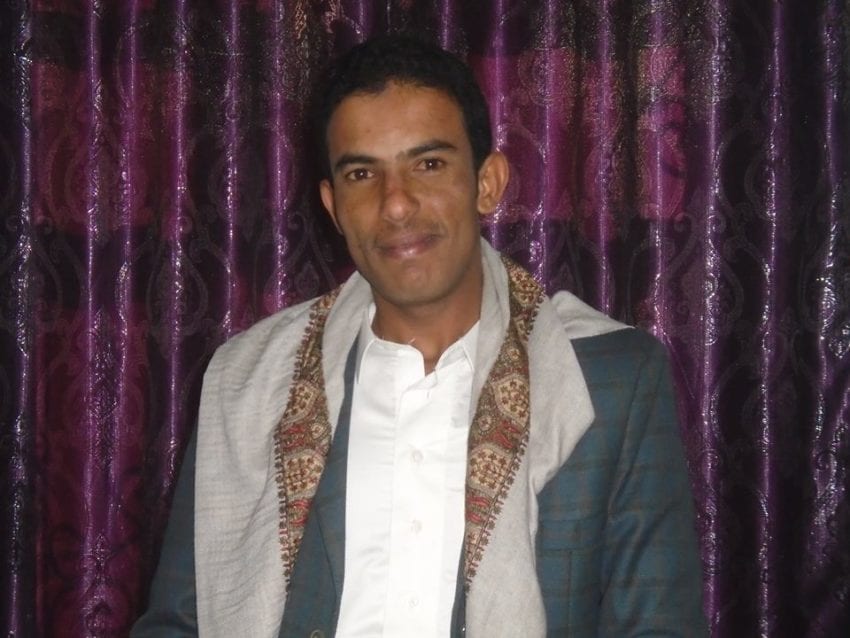 الحوثيون يفرجون عن صحفي بعد عام من اختطافه