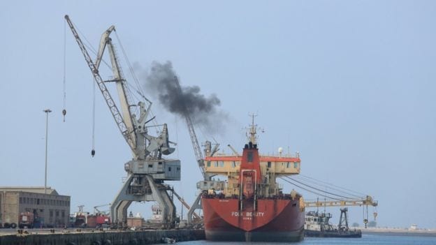 الحوثيون ينفون استخدام ميناء الحديدة لأغراض عسكرية