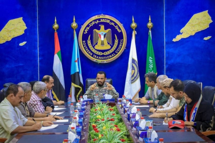 "الانتقالي" يتهم الحكومة بمحاولة إفشال اتفاق الرياض