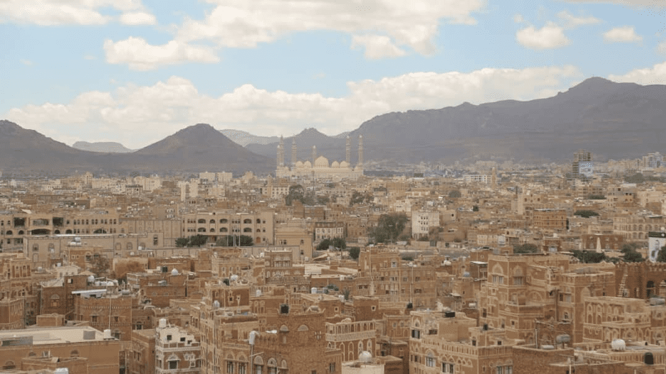 جماعة الحوثي توقف عمل شركات صرافة في صنعاء