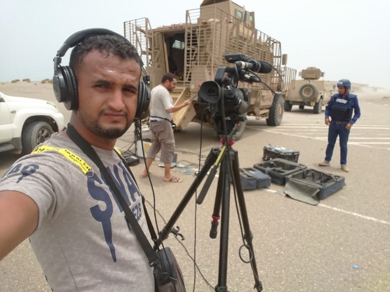 مصوّر يمني يروي قصة خطفه والرصاصة في رقبته