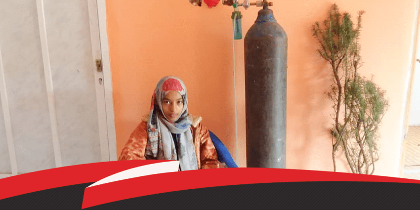 الطفلة رشا… العيش تحت رحمة التنفس الصناعي