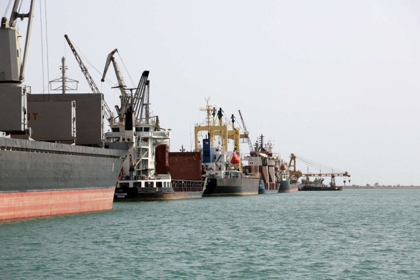 الحكومة توافق على دخول 4 سفن نفطية إلى ميناء الحديدة
