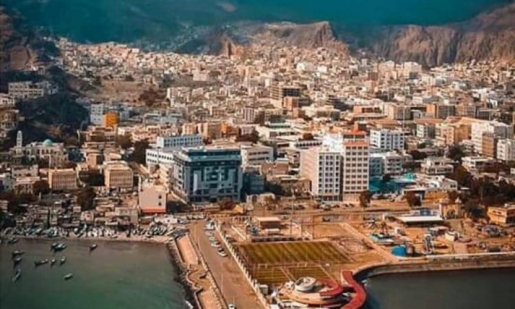 محكمة في عدن توقف قرار رفع الدولار الجمركي