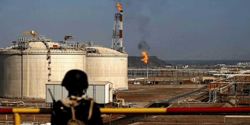 الحكومة تتهم جماعة الحوثي باستهداف منشأة نفطية