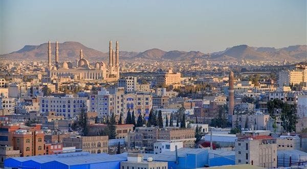 جماعة الحوثي تطالب بعدم سفر المواطنين لقضاء إجازة العيد