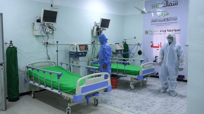 مبادرات إنسانية… أطباء يمنيون يقدمون استشارات طبية مجانية عن بعد