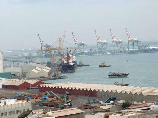 اقتصاديون: ميناء عدن «يلفظ أنفاسه الأخيرة»