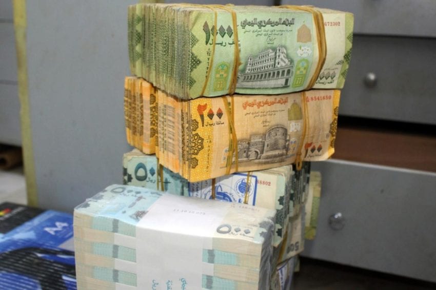 جماعة الحوثي تطالب البنوك بوقف الحوالات النقدية من مناطق الحكومة