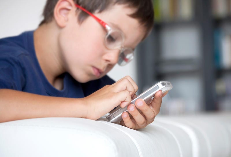 مخاطر غياب مفهوم السلامة الرقمية للأطفال عند أولياء الأمور