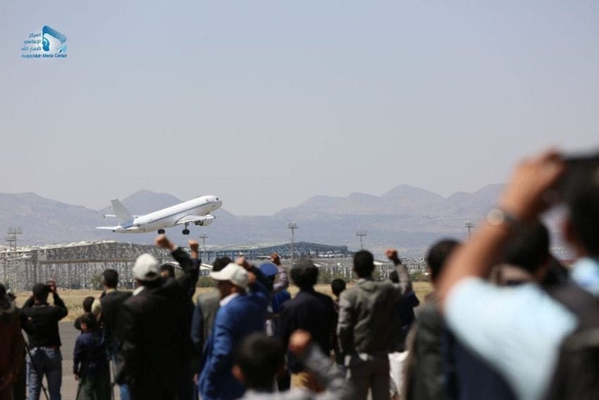 وصول ثلاث طائرات تقل الأسرى إلى مطار صنعاء