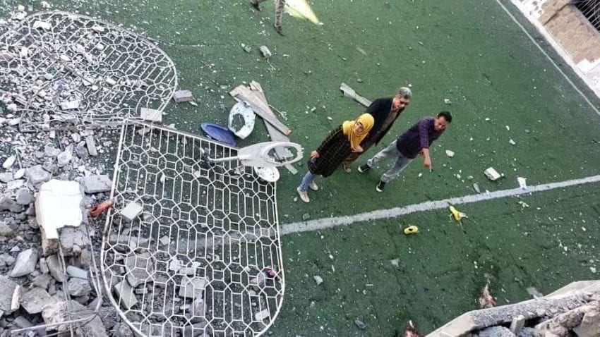 جمع الأدلة في حادثة قصف النادي الأهلي بمدينة تعز