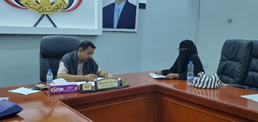 هيام القرموشي امرأة يمنية من شبوة كسرت القيود الاجتماعية لتصل إلى مدير عام