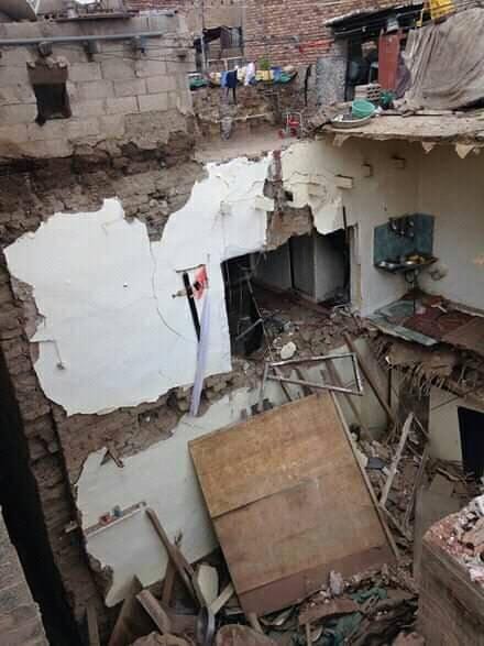 تضرر عدد من المنازل في حي القاع بصنعاء جراء الأمطار