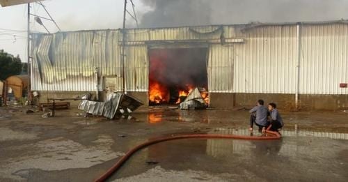 حريق في مصنع بمدينة الحديدة