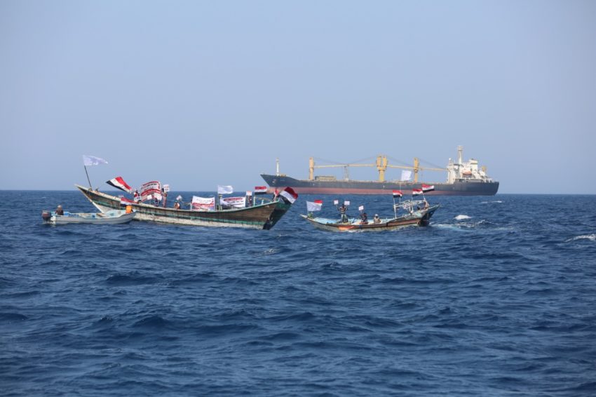 مقتل صياد يمني وإصابة آخرين في البحر الأحمر