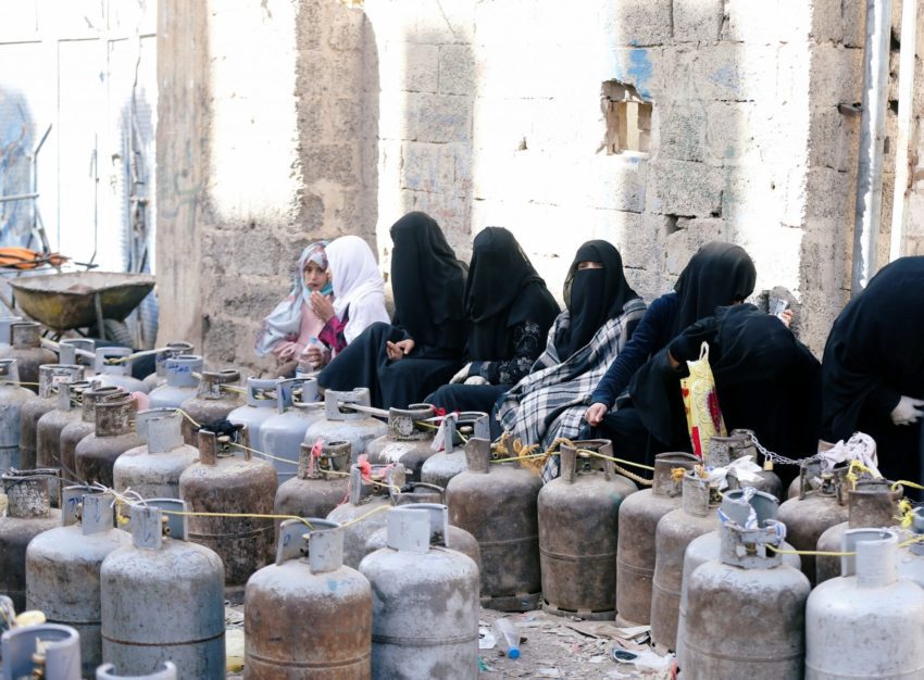 قرارات في صنعاء تتسبب بأزمة في الغاز المنزلي