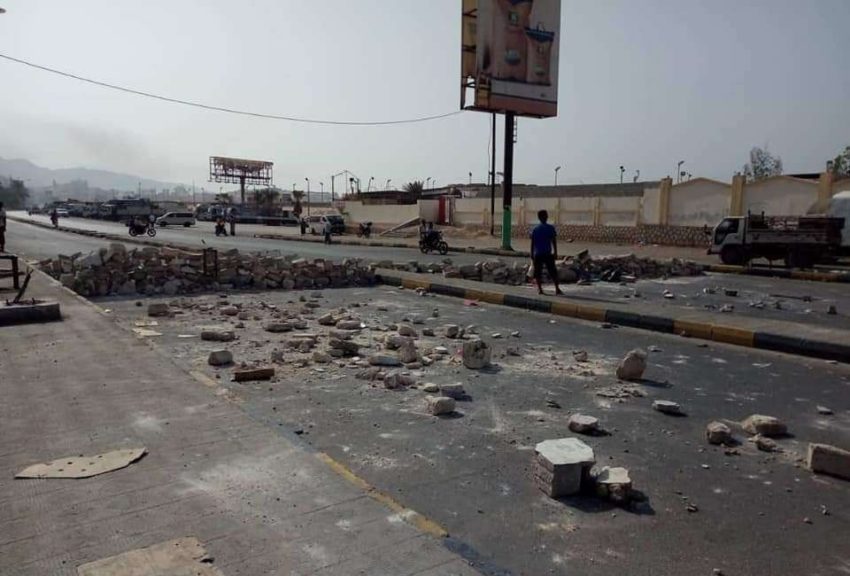 صور.. أعمال شغب وقطع طرقات شرق اليمن