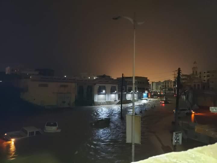 تأثيرات إعصار شاهين تصل ساحل حضرموت
