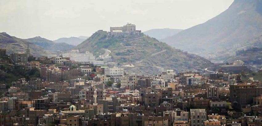 الحوثي يصعد هجماته وحصاره على تعز ويطالب بكسر حصار غزة