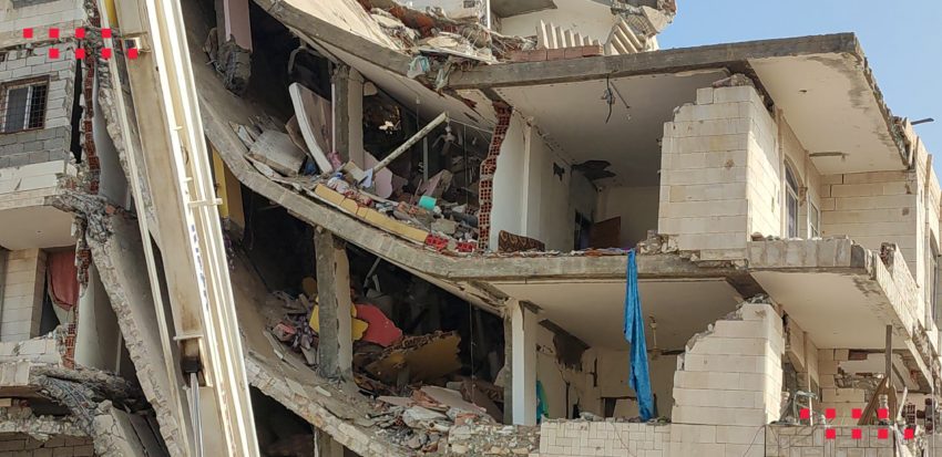 انهيار مبنى سكني في عدن￼