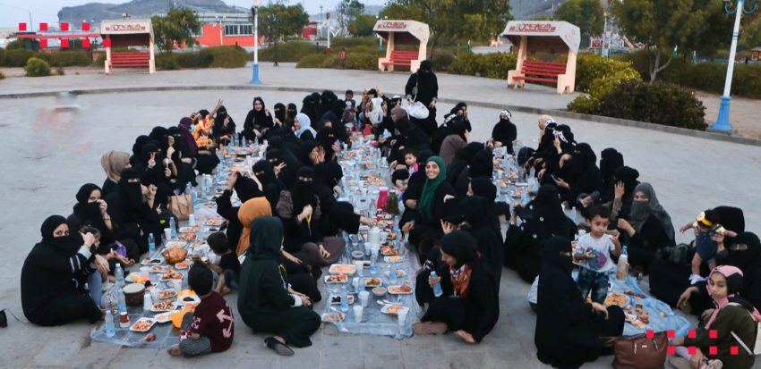 الإفطار الجماعي الأول لفتيات عدن