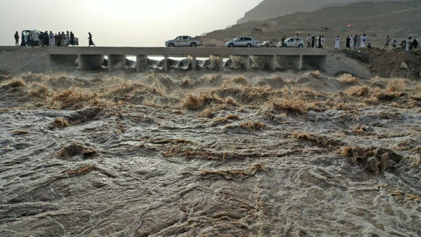 10 محافظات يمنية تشهد أمطارًا غزيرة