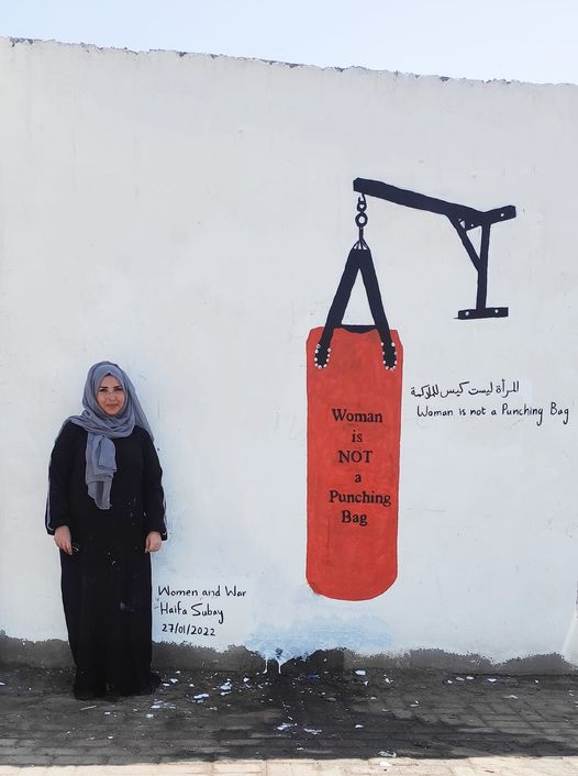 <strong>اليمنية سبيع: رسم الجداريات أوصلني للعالمية</strong>