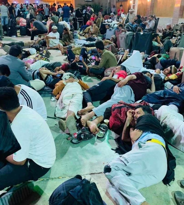 تكدس المئات من اليمنيين في ميناء بورتسودان