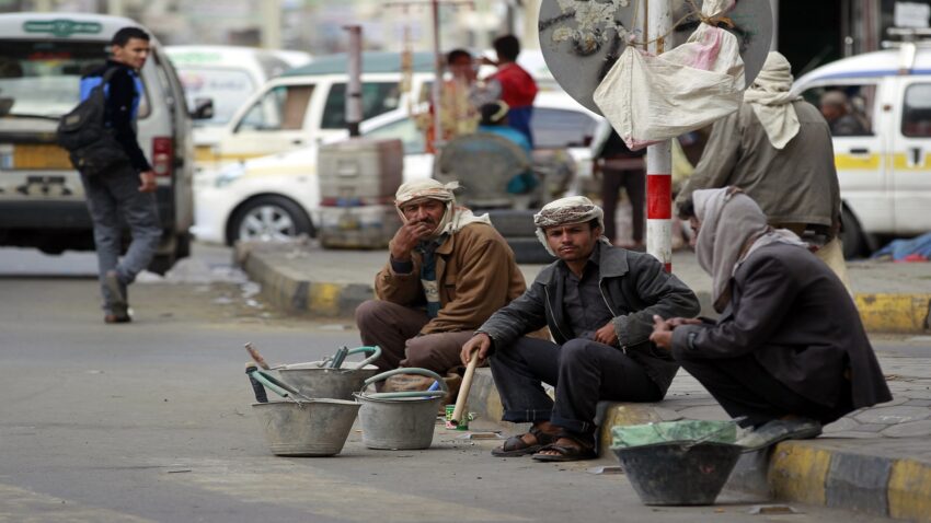 كيف أثرت حرب اليمن على عمال الأجر اليومي؟