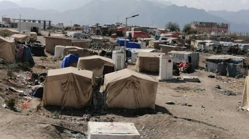 معاناة مستمرة لنازحي مخيم الصدرين في الضالع
