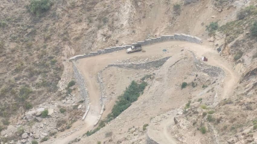 لحج: شق طريق جبلي لربط القرى النائية