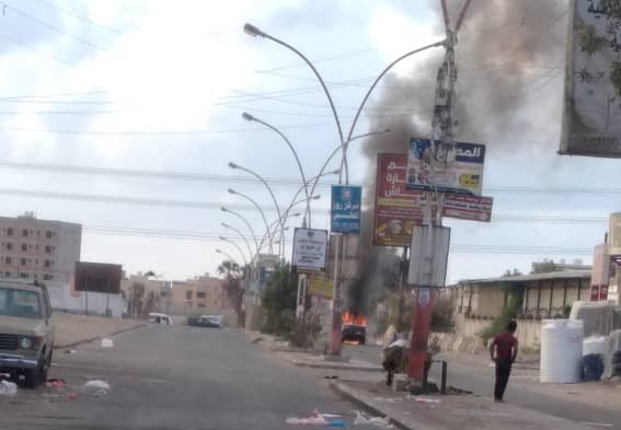 اشتباكات عدن: مقتل جندي واحتراق طقم عسكري