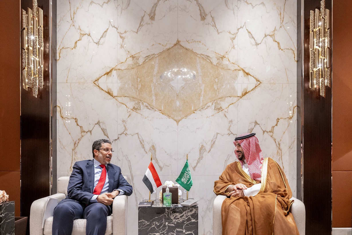 بن مبارك يناقش في السعودية جهود السلام والتحديات الاقتصادية